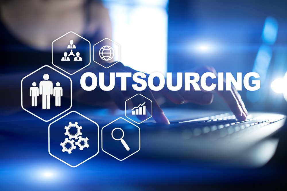 Why should small companies outsource headhunter services?