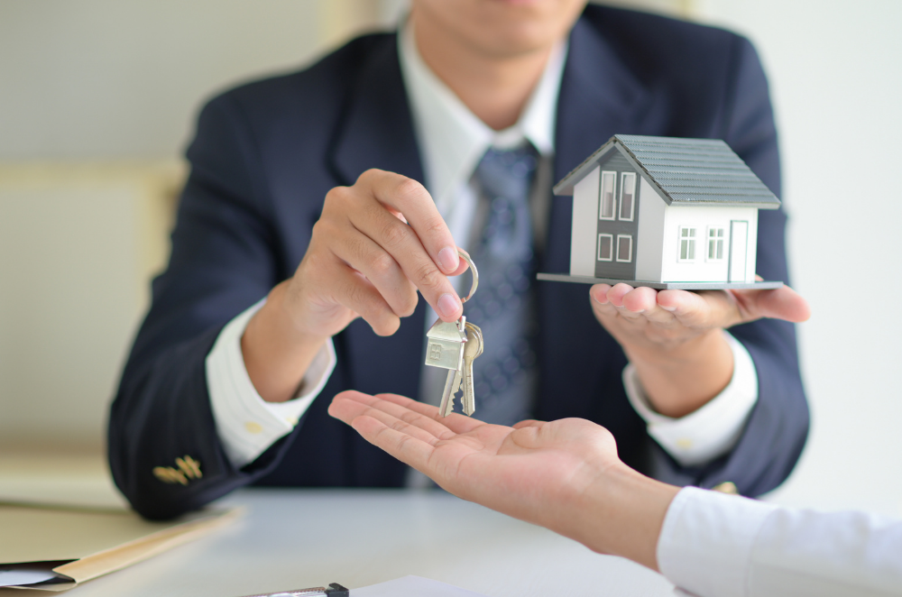How to become a professional real estate specialist