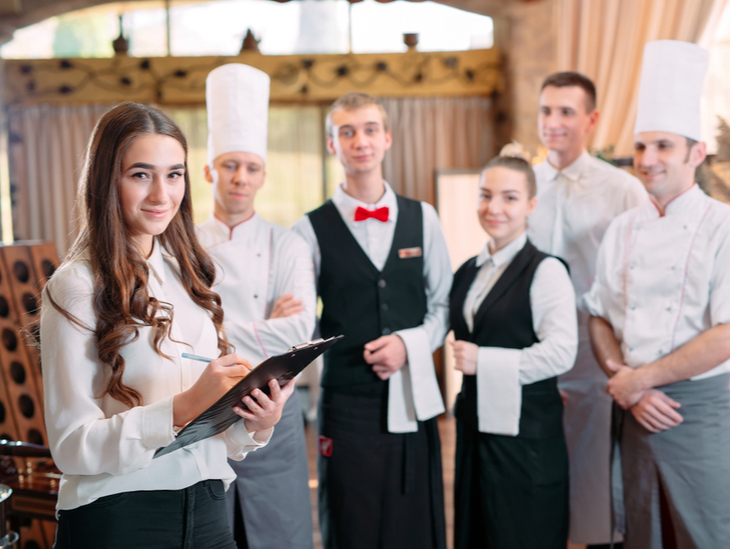 How do F&B Manager recruiters look for candidates?
