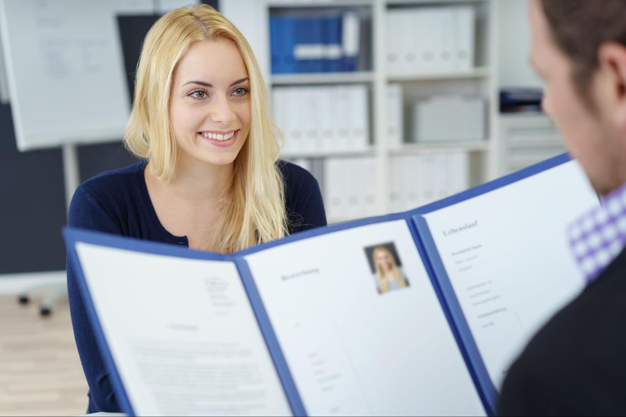 Hồ sơ xin việc cung cấp thông tin quan trọng đến nhà tuyển dụng